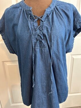 Gap Denim Lace-Up Peasant Top 💙